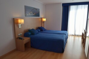 Hochwertige Bettwaren, Minibar, Zimmersafe, individuell dekoriert