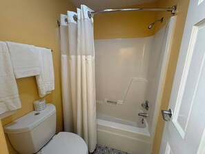 Free toiletries, hair dryer (on request), towels - Duffys Motel Calhoun by Hotel O GA I-75 (Calhoun)