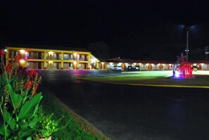 Exterior - Duffy's Motel (Calhoun)
