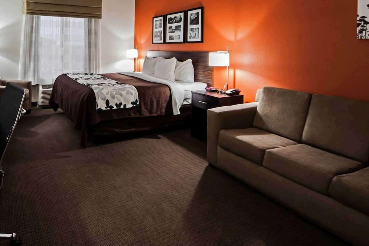 Hochwertige Bettwaren, Schreibtisch, schallisolierte Zimmer