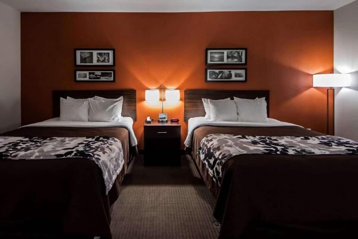 Hochwertige Bettwaren, Schreibtisch, schallisolierte Zimmer