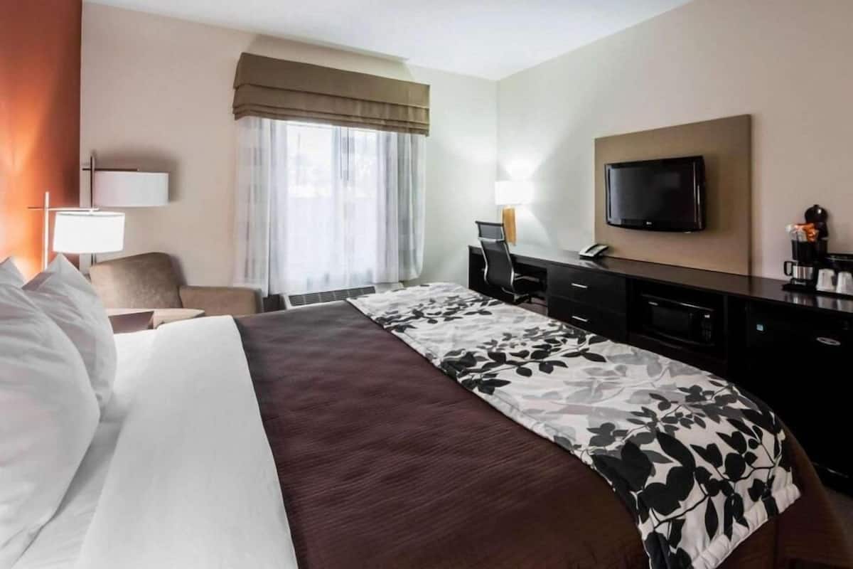 Hochwertige Bettwaren, Schreibtisch, schallisolierte Zimmer