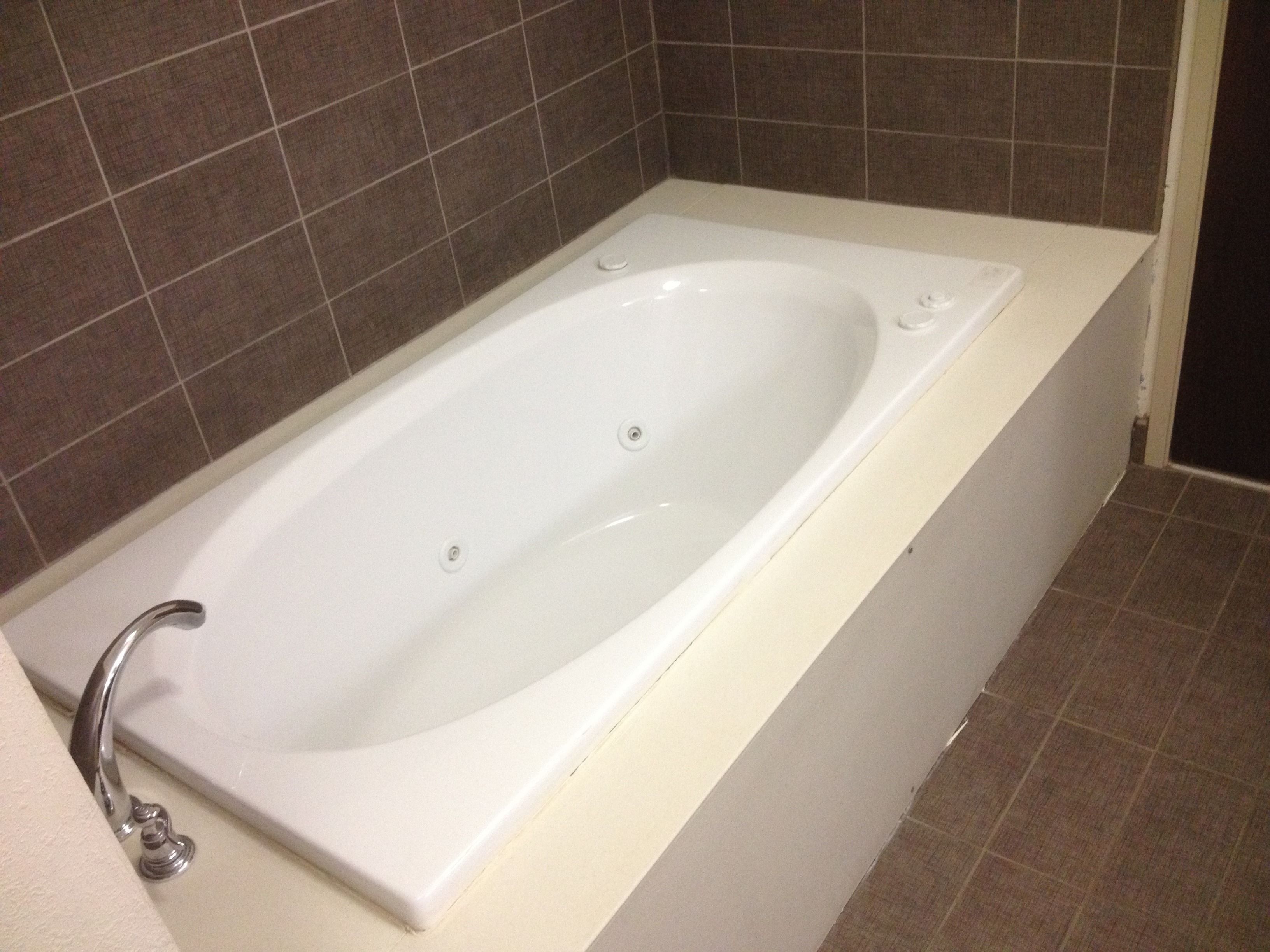 standard room, 1 king bed, non smoking | bathroom | free toiletries, hair dryer, towels