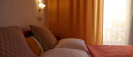 Deluxe Triple Room | 1 bedroom, Egyptian cotton sheets, premium bedding, in-room safe