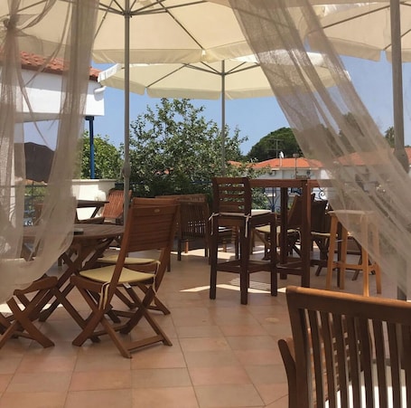 Veranda. Victor-Eleni Hotel