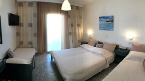 Family Studio | 1 bedroom, Egyptian cotton sheets, premium bedding, in-room safe - Victor-Eleni Hotel (Kassandra)