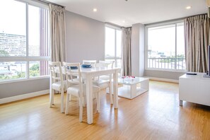 Phòng Suite Executive (50 sqm) | Két bảo mật tại phòng, truy cập Internet không dây miễn phí 