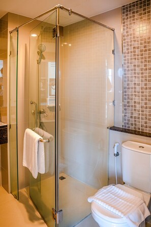 Deluxe Twin Room | Bathroom