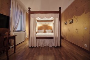 Chambre supérieure double, 1 grand lit, non-fumeur | Décor unique, ameublement unique, bureau, rideaux d’obscurcissement