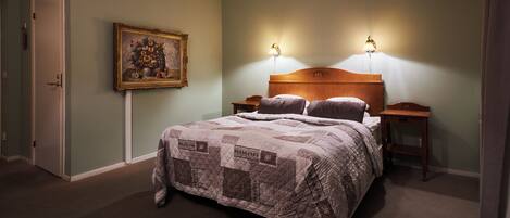 Standard-Doppelzimmer | Daunenbettdecken, Pillowtop-Betten, individuell dekoriert