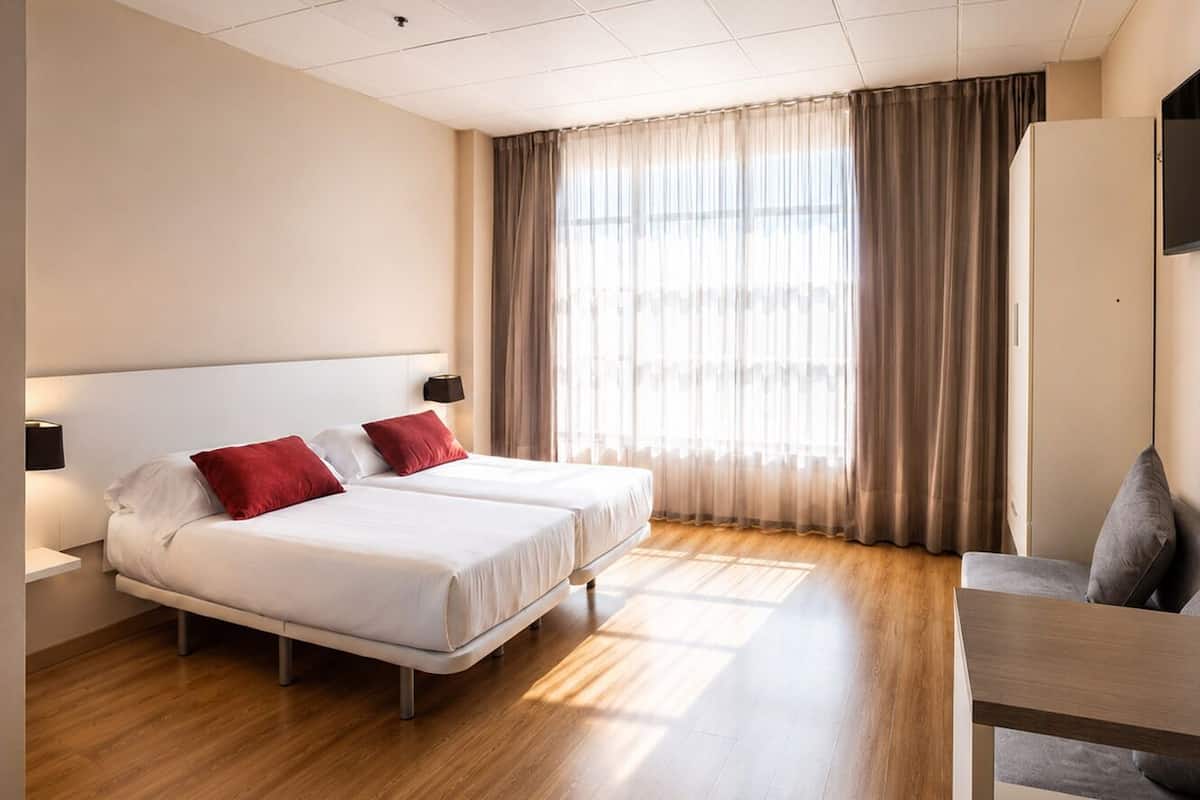 Family Room, Kitchen | In-room safe, free WiFi, bed sheets