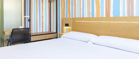 Quarto standard | Cofres nos quartos, Wi-Fi de cortesia, roupa de cama