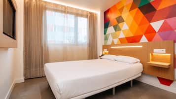 In-room safe, WiFi (free), bed sheets