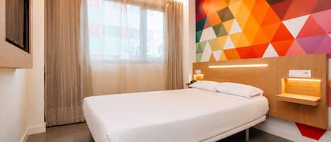 In-room safe, WiFi (free), bed sheets