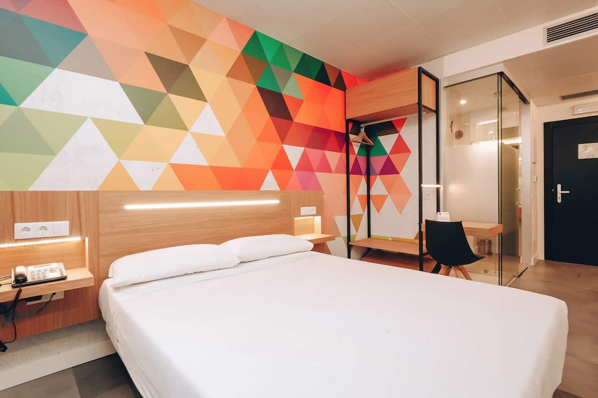 Standard Room | In-room safe, free WiFi, bed sheets