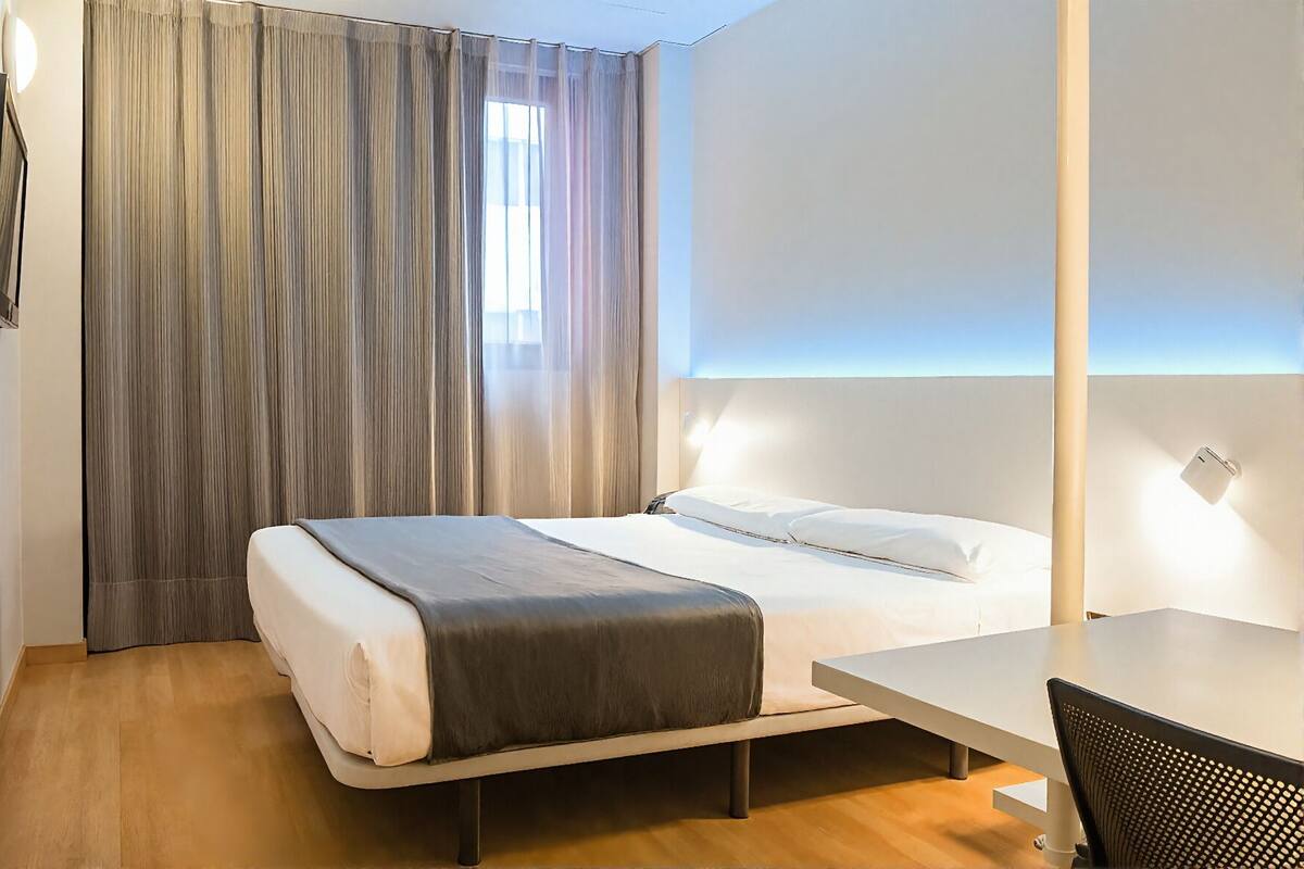 Caja fuerte, wifi gratis, ropa de cama