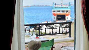 Quarto superior, banheira de hidromassagem | Terraço/pátio