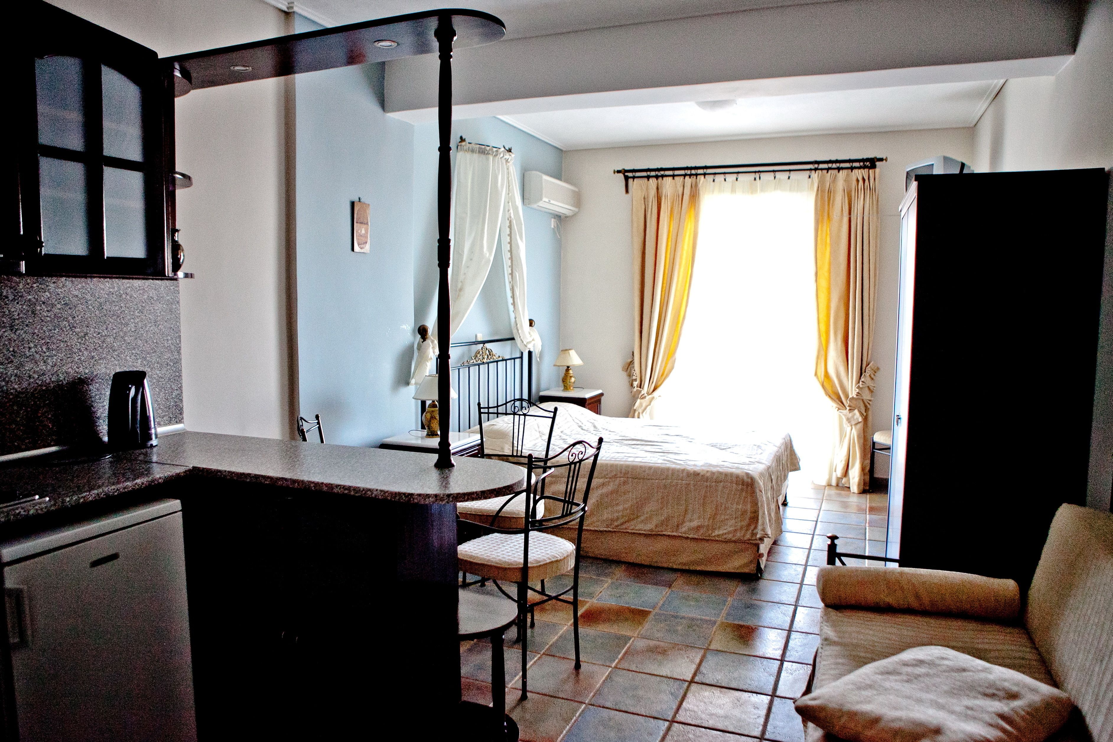 junior room | living area | flat-screen tv