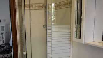 Apartemen, 1 kamar tidur | Kamar mandi | Shower dan kloset