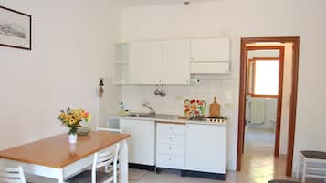 Apartment, 1 Bedroom | Private kitchenette | Fridge, stovetop, cookware/dishes/utensils