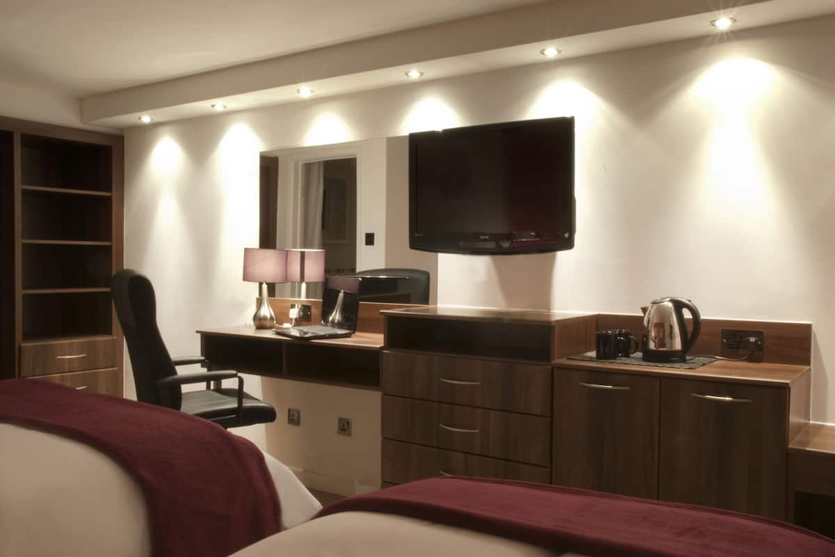 Memory foam beds, desk, iron/ironing board, free WiFi