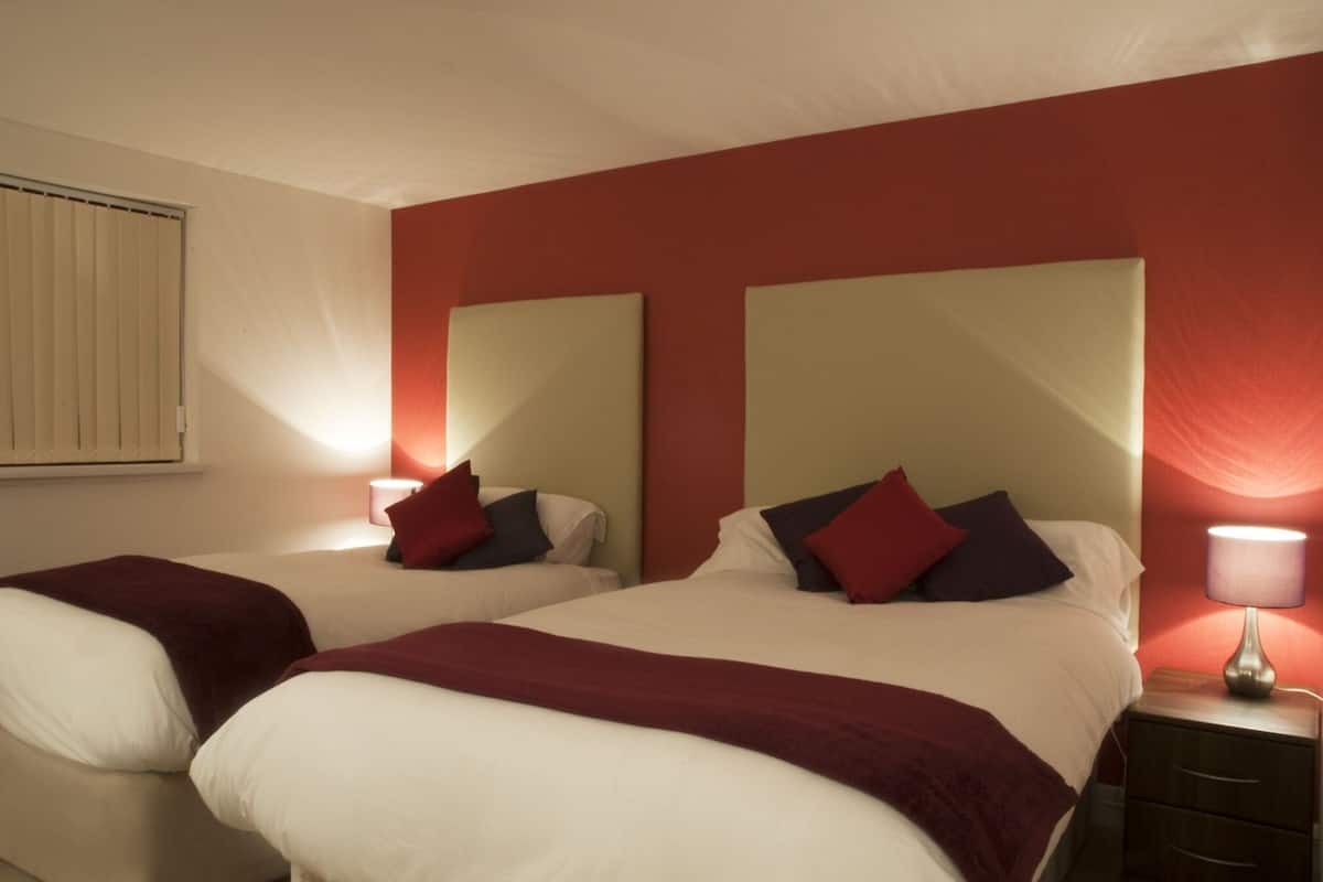 Standard Twin Room | Memory foam beds, desk, iron/ironing board, free WiFi