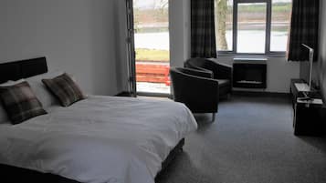 Kahden hengen huone, kylpyhuone makuuhuoneen yhteydessä (Self Catering)
