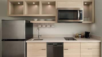 Studio Suite, 1 King Bed | Private kitchen | Fridge, microwave