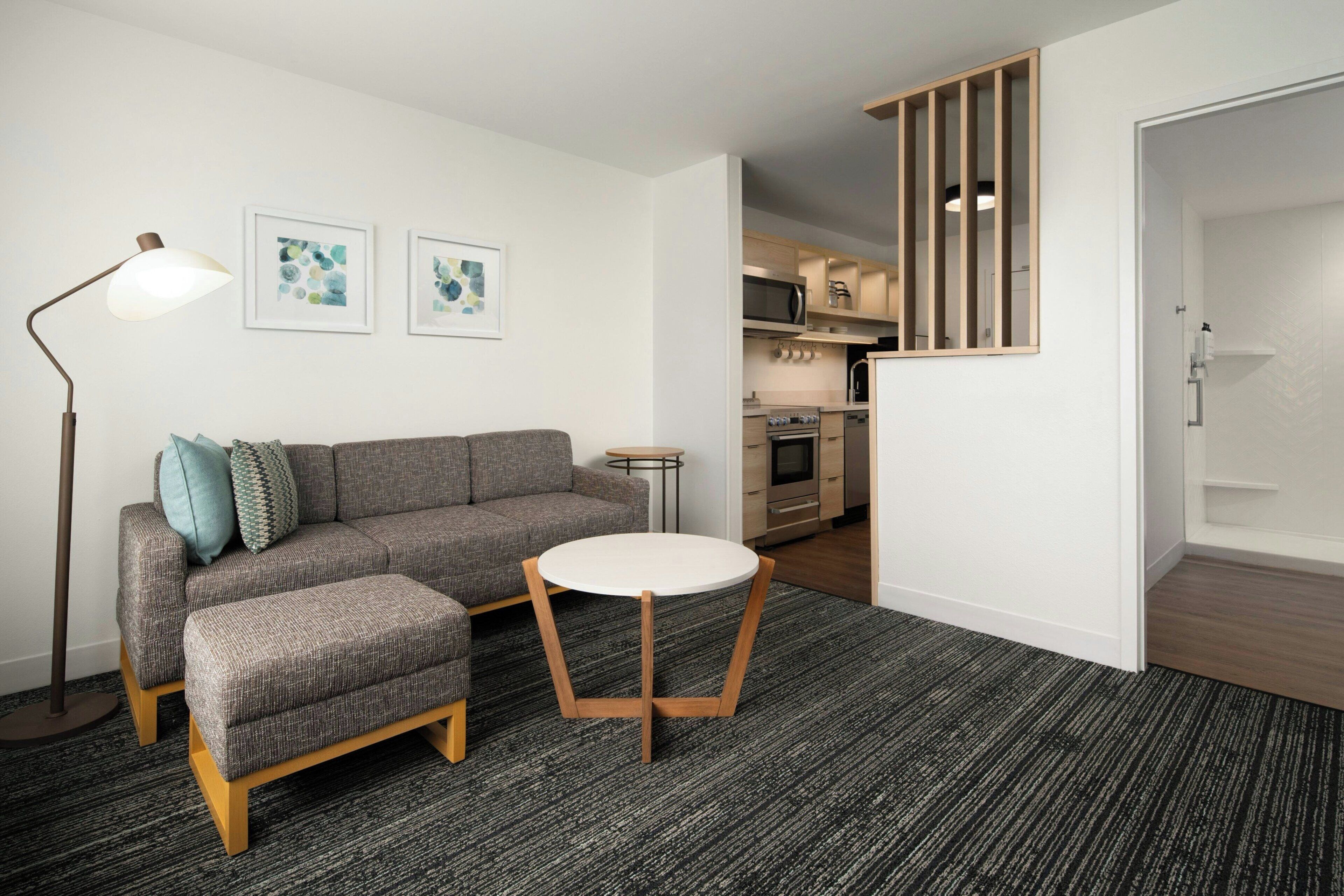 Bureau, espace de travail pour ordinateur portable, rideaux occultants