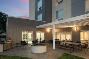 BBQ/picnic area - TownePlace Suites by Marriott Allentown West (Allentown)