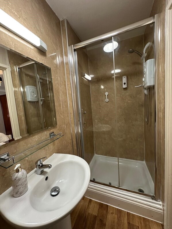 Double Room, Ensuite | Bathroom