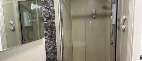 Habitación doble, baño en la habitación | Baño