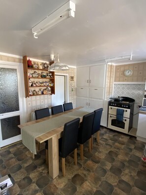 Family House, Private Bathroom | Private kitchen