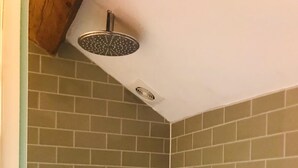 Kamar Double Superior, ensuite, pemandangan halaman (1st Floor) | Kamar mandi