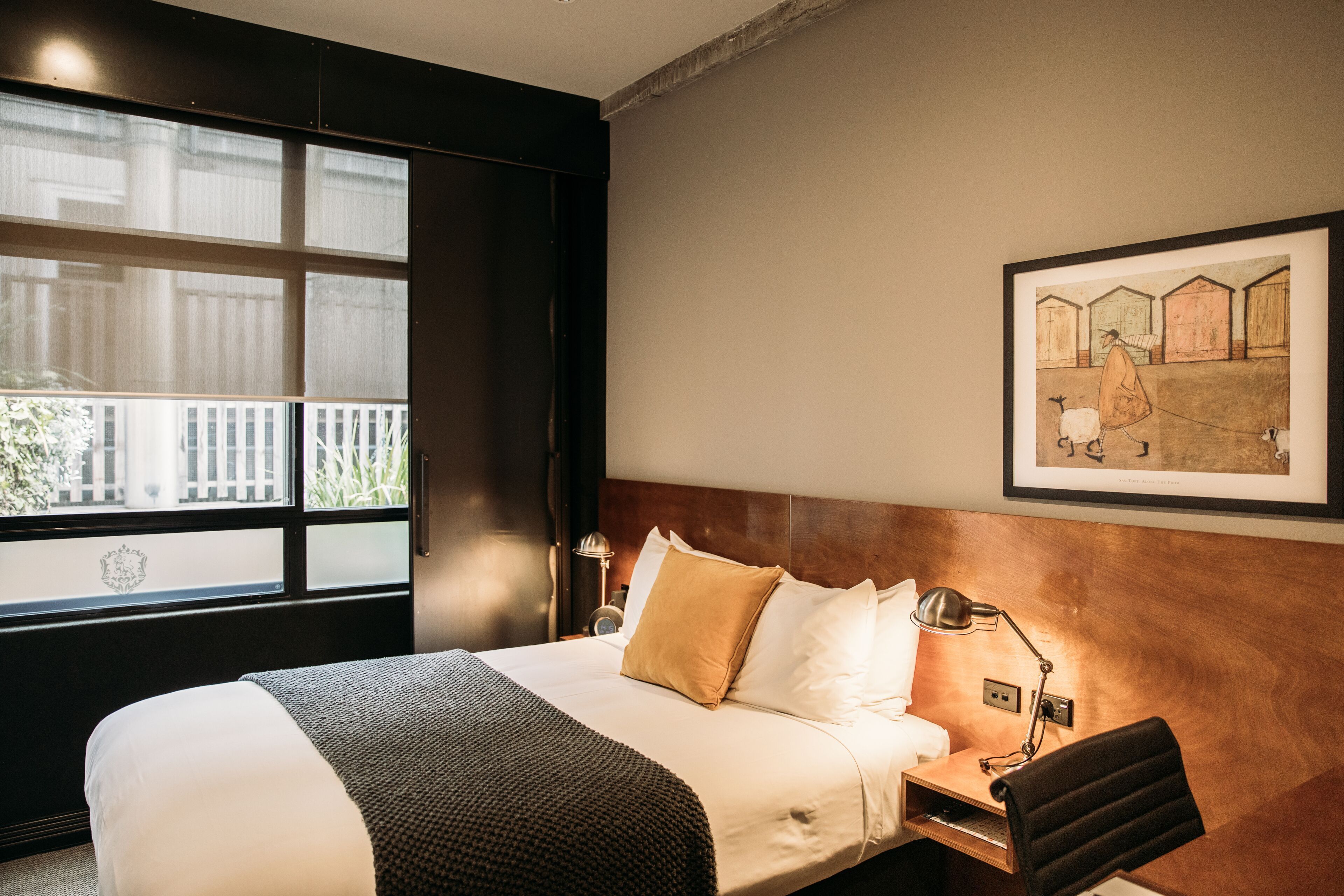 Hochwertige Bettwaren, Minibar, Zimmersafe, individuell dekoriert