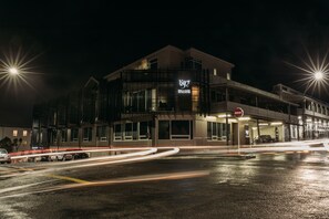 Exterior - King and Queen Hotel Suites (New Plymouth)