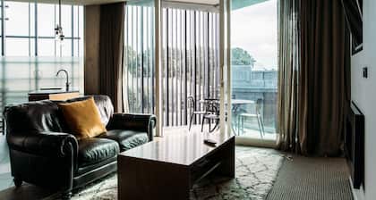 King and Queen Hotel Suites