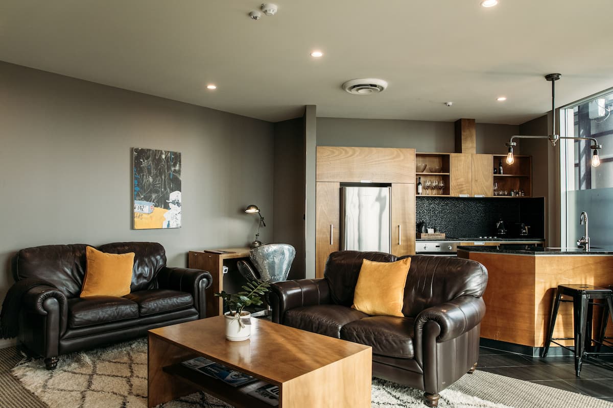 King Henry Suite | 1 bedroom, premium bedding, minibar, in-room safe