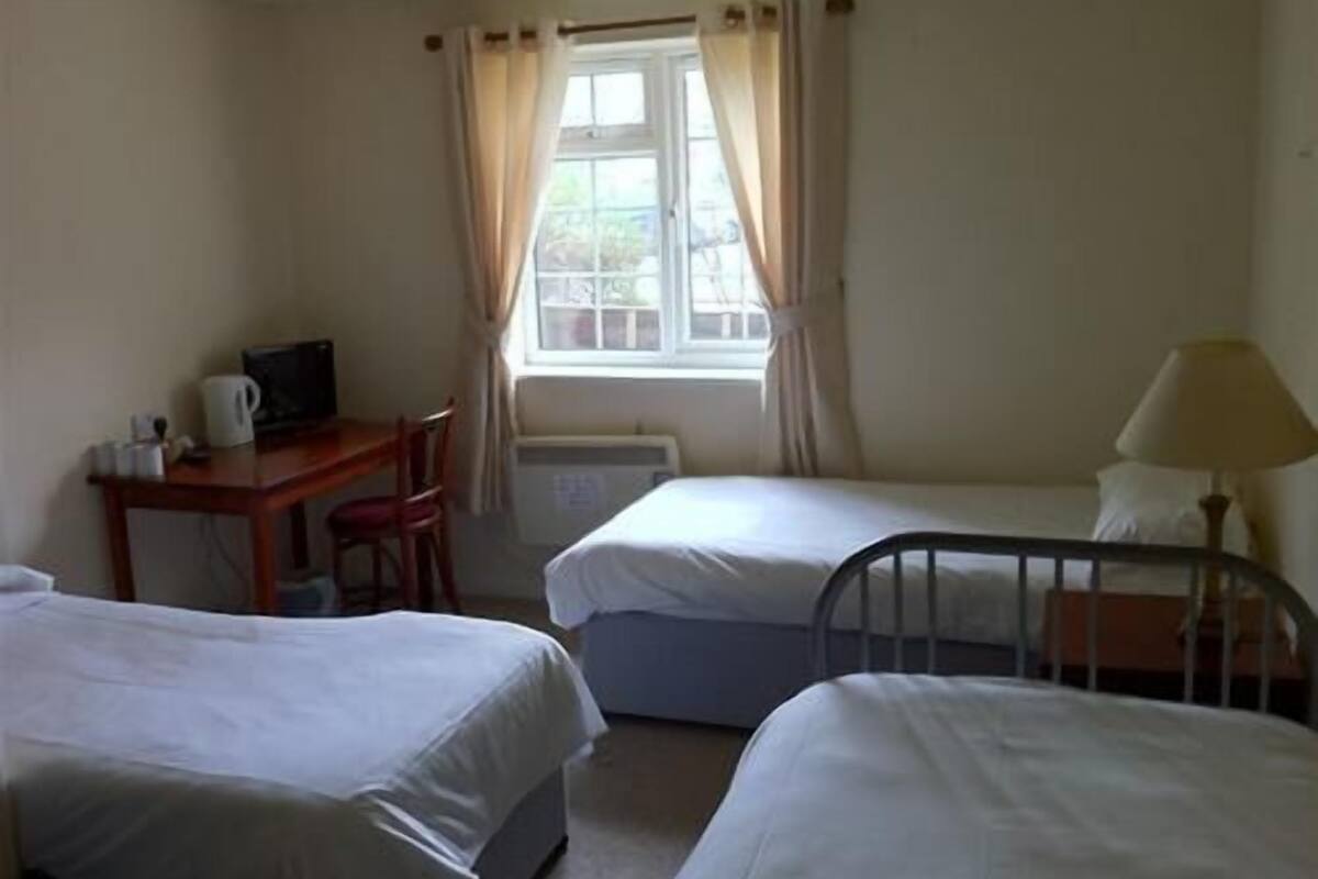 Desk, soundproofing, iron/ironing board, WiFi