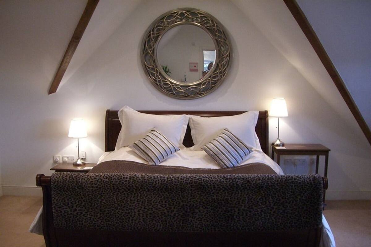 Chambre standard, 1 très grand lit king-size, Non-fumeurs.