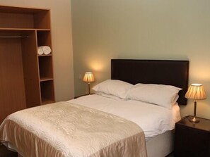 Double Room, Ensuite ( (Ground Floor)) - The Downe Arms (Goole)