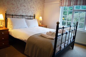 Standard Plus Double, Ensuite | Desk, iron/ironing board, free WiFi, bed sheets
