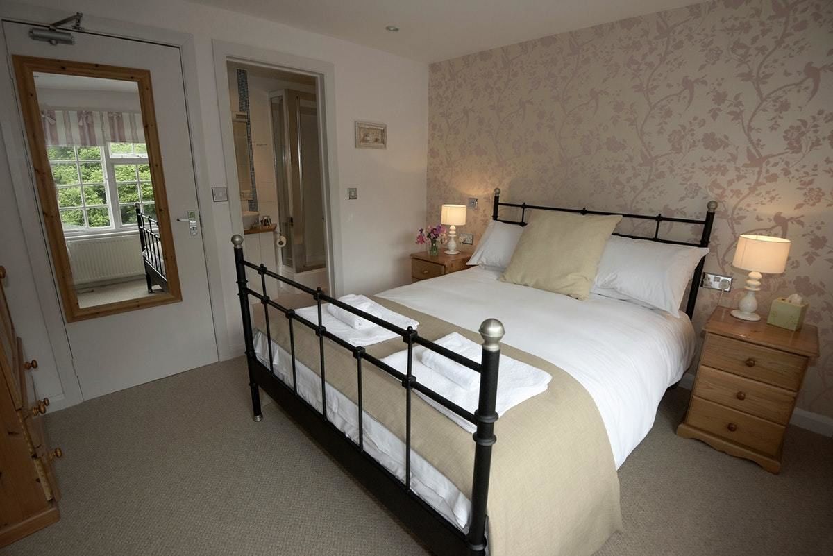 Superior Double Room, Ensuite | Desk, iron/ironing board, free WiFi, bed sheets