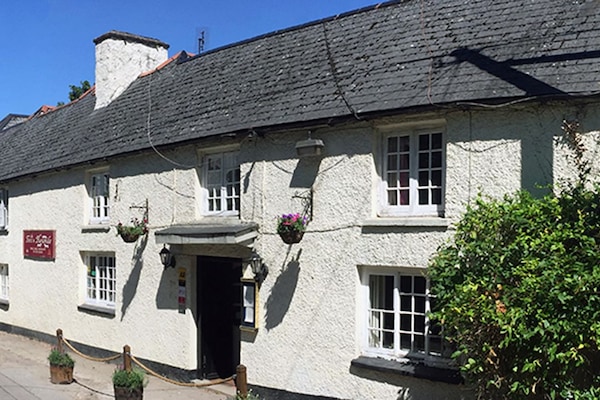 Mặt tiền nơi lưu trú