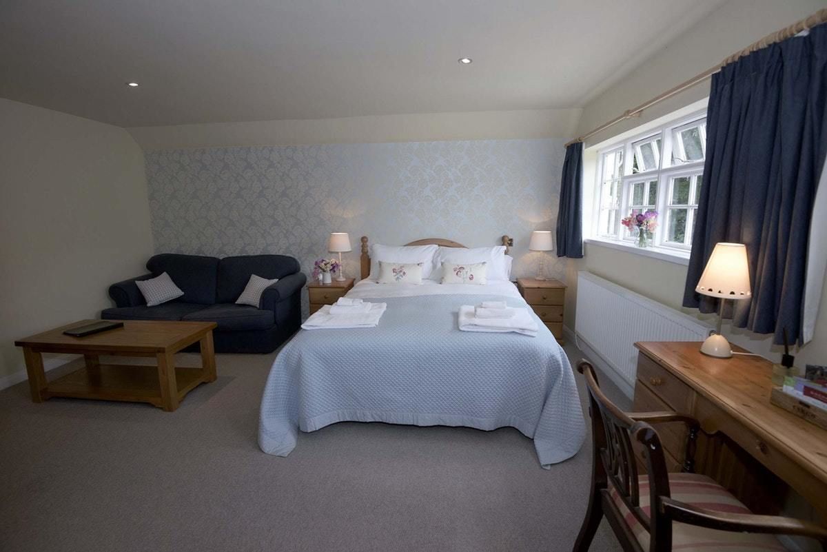 Standard Double Room, Ensuite | Desk, iron/ironing board, free WiFi, bed sheets