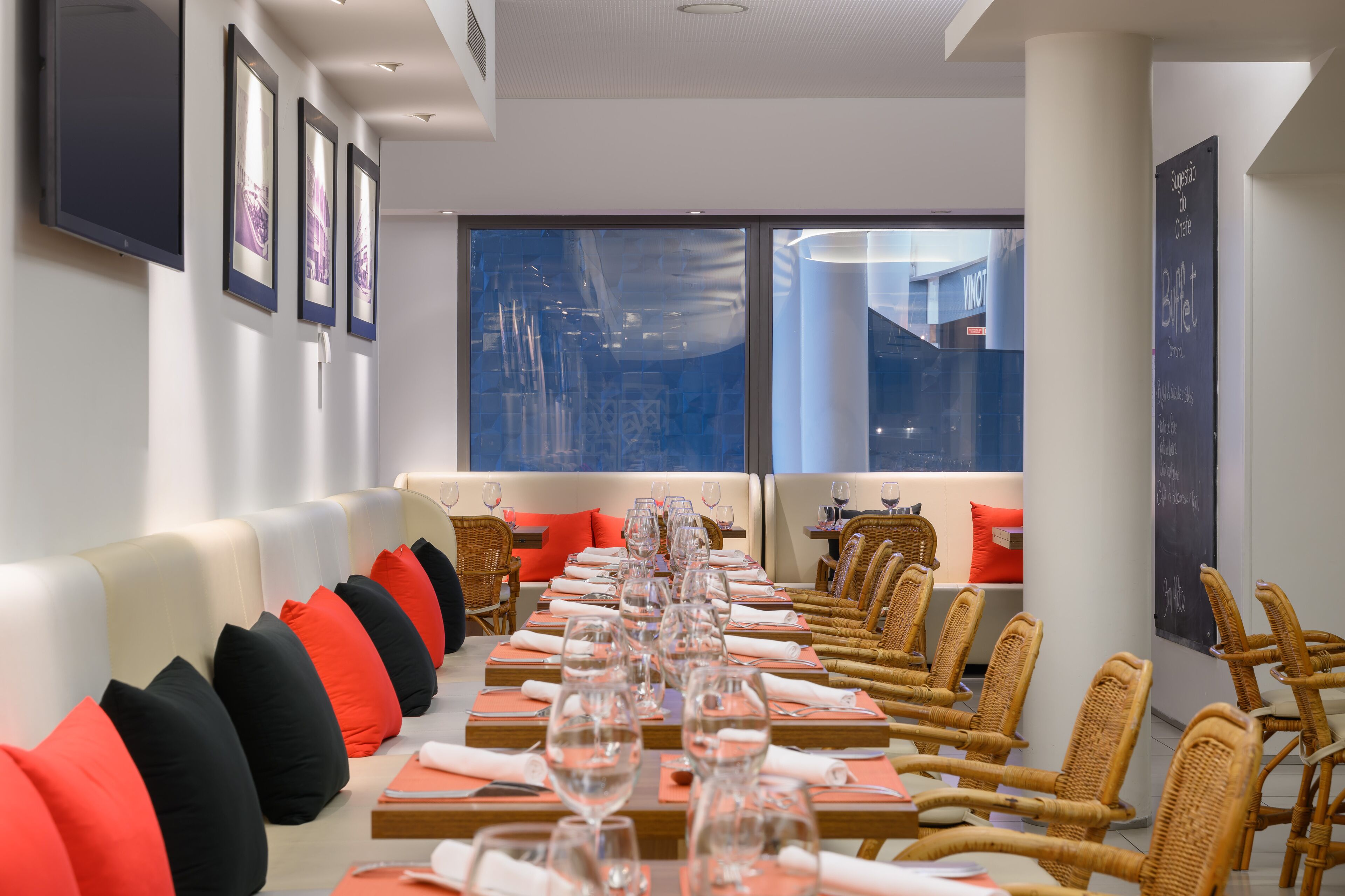 breakfast, lunch and dinner served