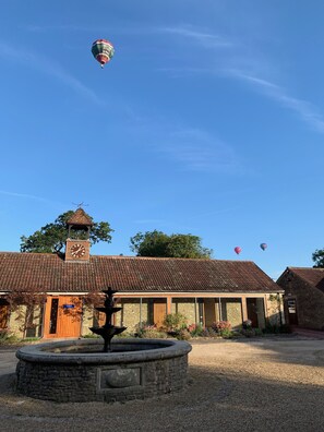 Familien-Suite (2 Adults + 2 Children) | Blick auf den Innenhof