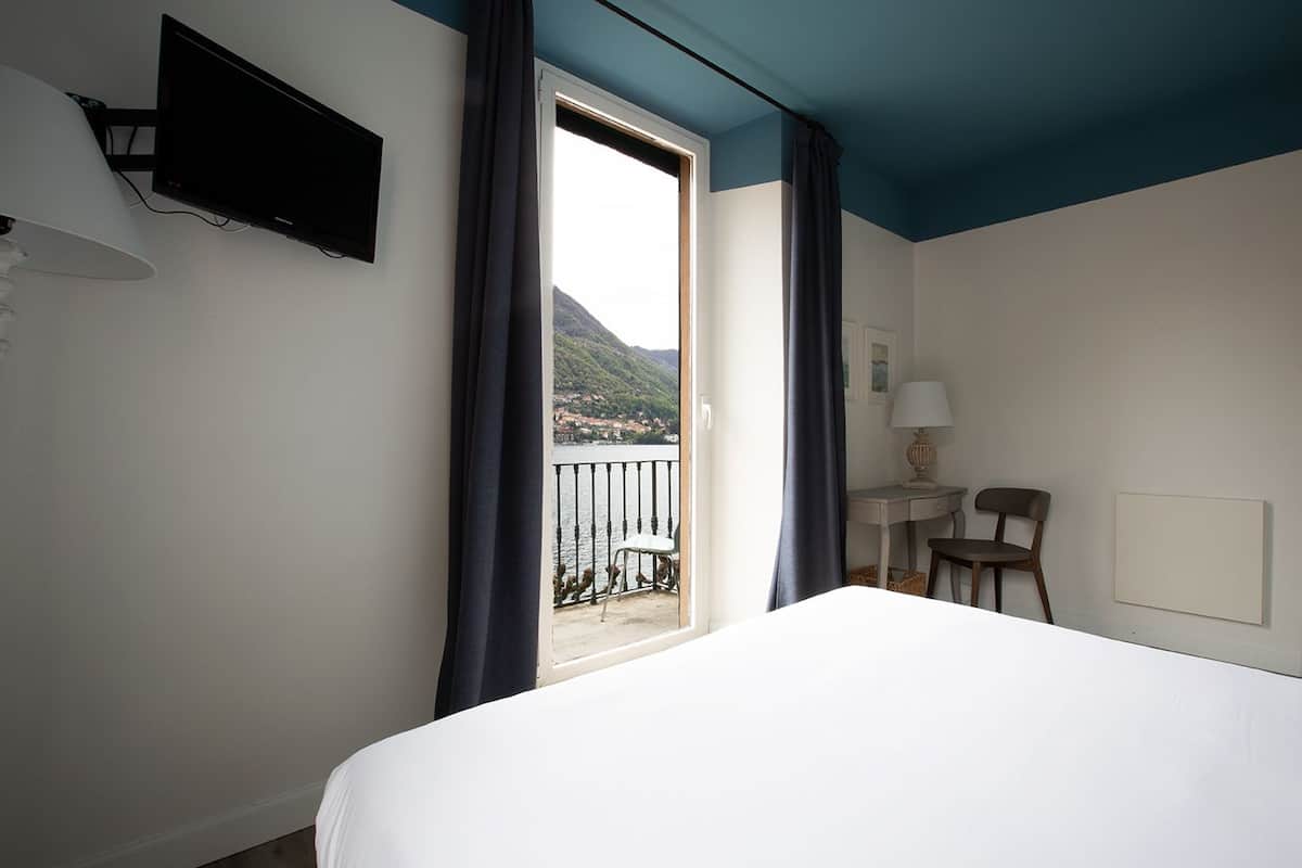 panoramic double room, balcony, lakeside | 2 bedrooms, down duvets, minibar, in-room safe