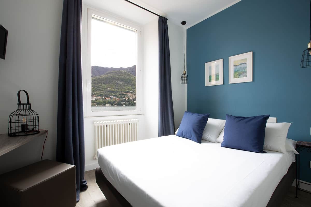 Chambre panoramique double, au bord du lac | 2 chambres, couette en duvet, minibar, coffre-fort