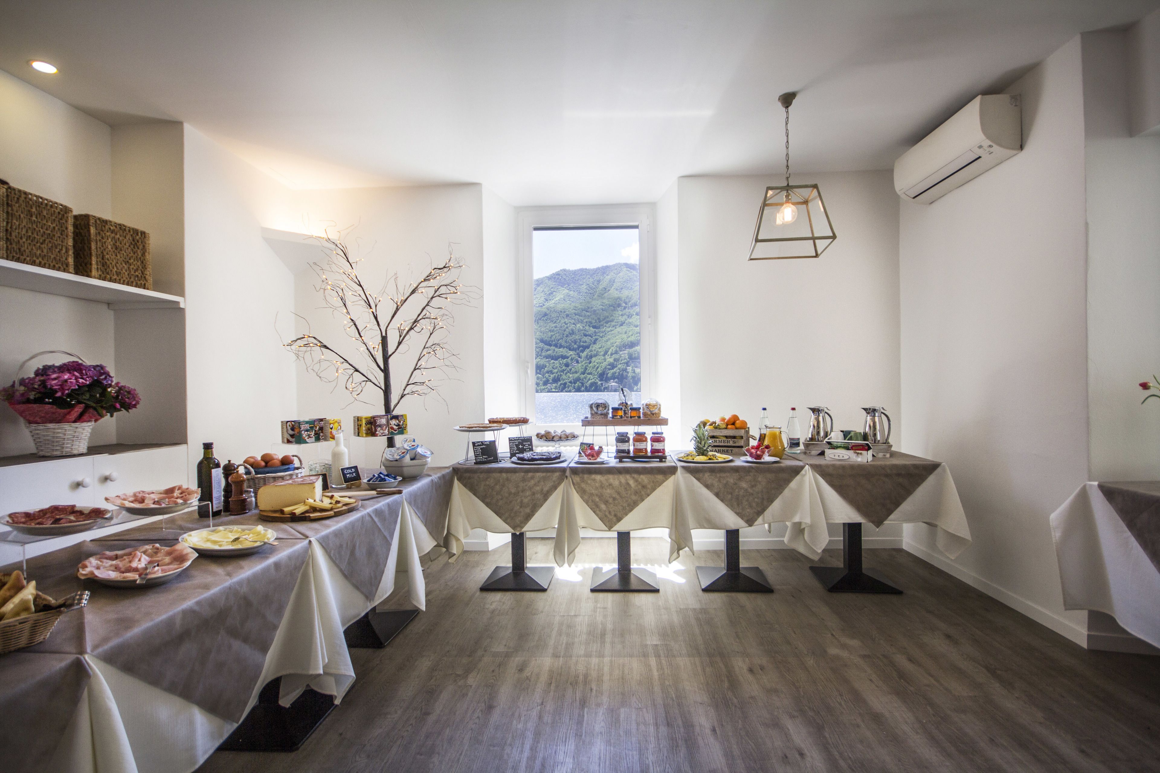 daily full breakfast (eur 16 per person)